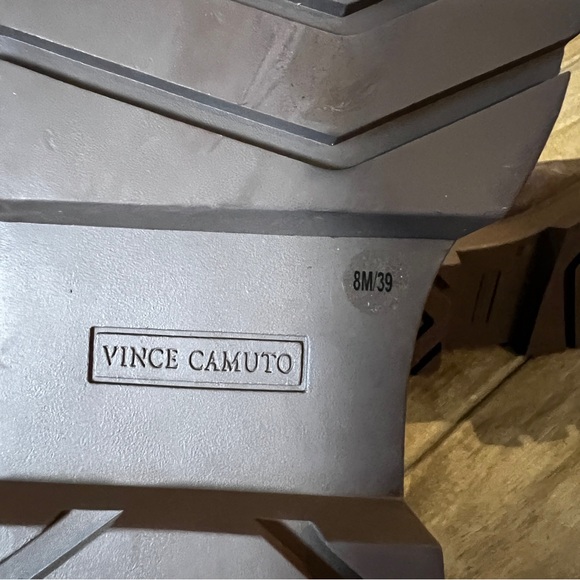 Vince Camuto NWOB Neframes Bootie SIZE 8 - Picture 6 of 7